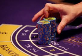 Philippines players browsing bet100 apk on mobile devices